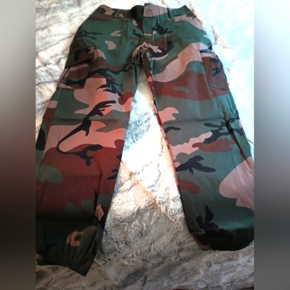 JurllyShe Camo Lightweight Cargo Pants